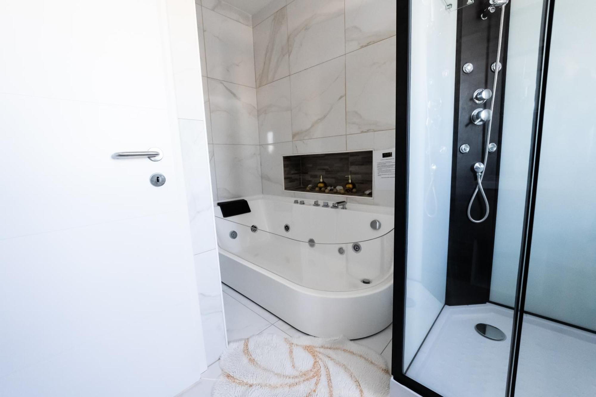 Luxe Apartments Лютомер Экстерьер фото